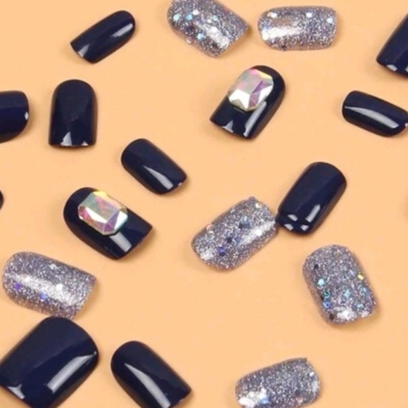 3D Rhinestone & Glitter Press On Nails - Picture 9 of 17